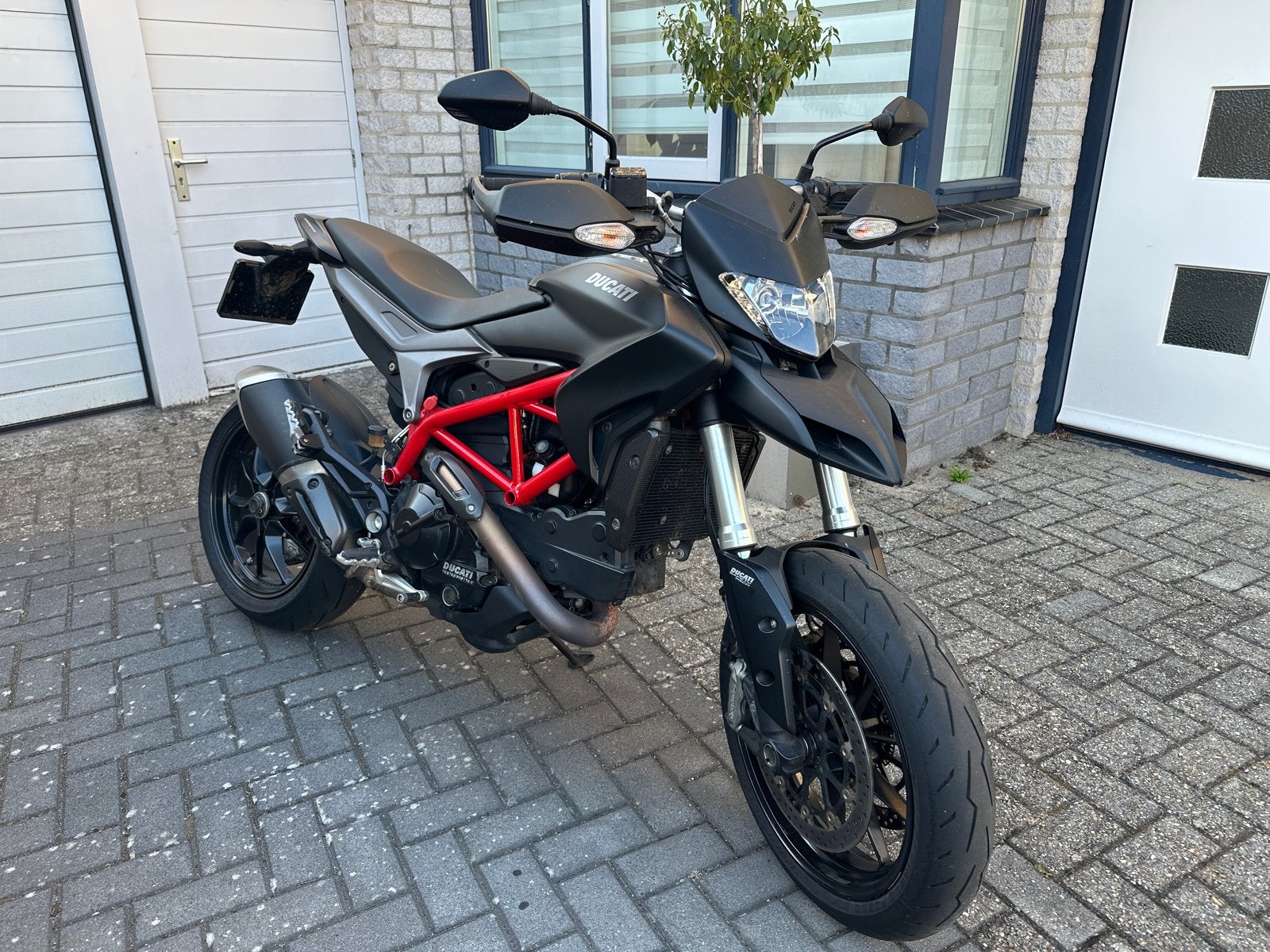 Ducati Hypermotard 821 | 2014 | Slechts 13.826 km, Motoren, Motoren | Ducati, 2 cilinders, Motorrijbewijs A, Gebruikt, Particulier