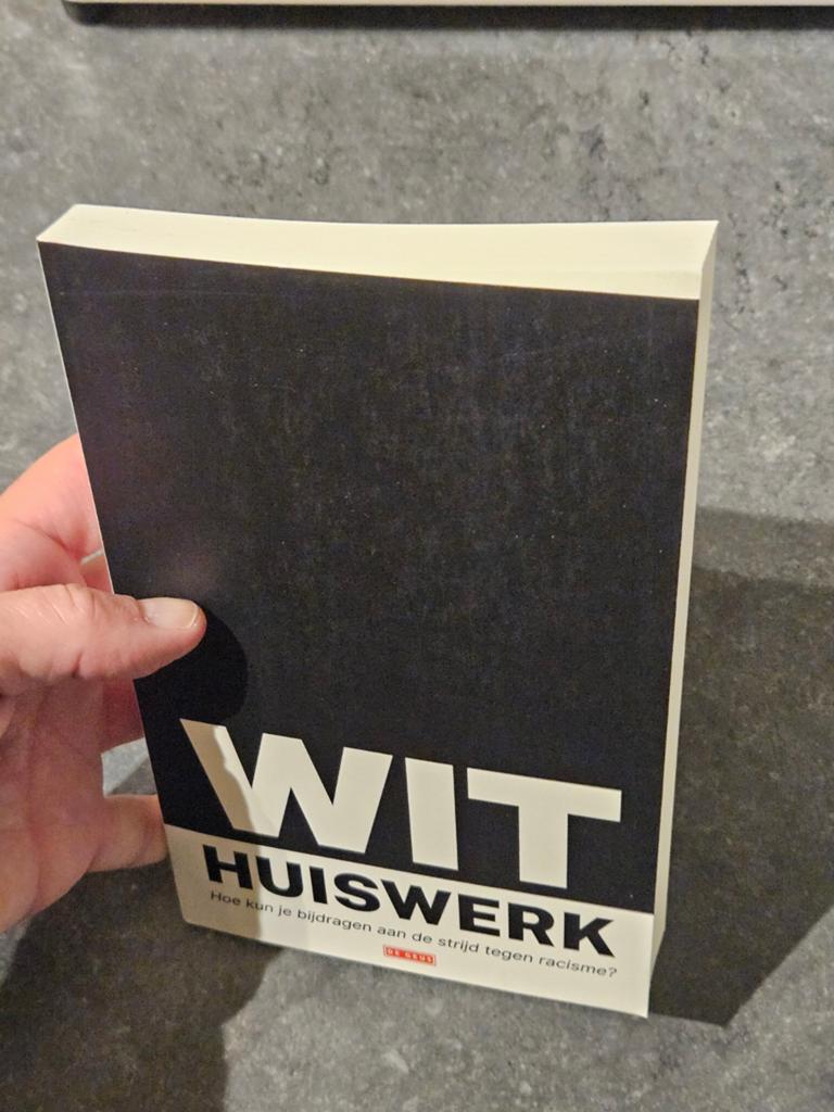 Boek racisme Wit Huiswerk, Gelezen, Ophalen of Verzenden, Withuiswerk.nl