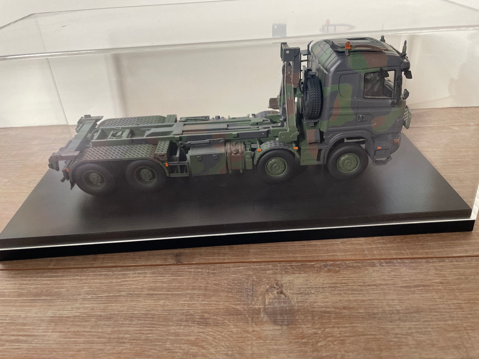 Militair voertuig schaalmodel 1:35 - Scania legertruck, Overige merken, 1:32 tot 1:50, Ophalen of Verzenden, Zo goed als nieuw