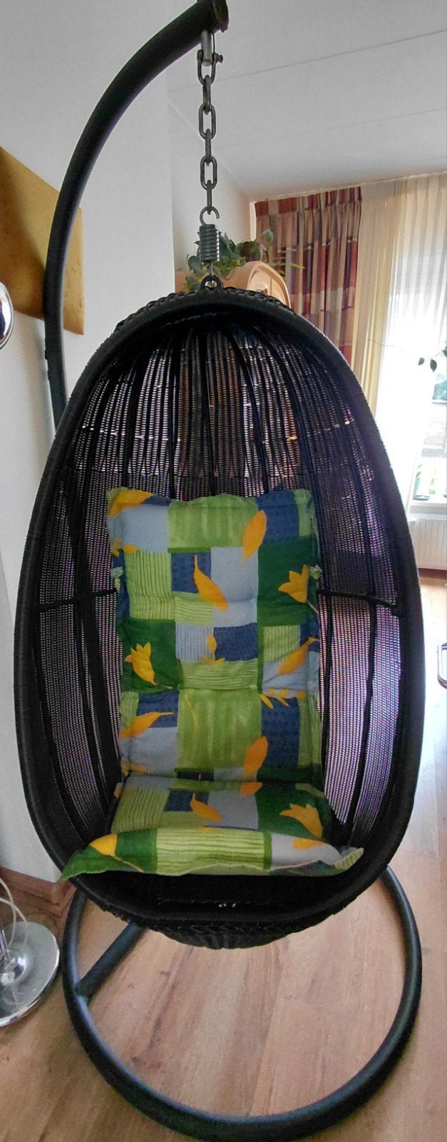 Zwarte hangstoel met standaard en kussen, Ophalen, Modern, Bohemian, Zwart, Zo goed als nieuw