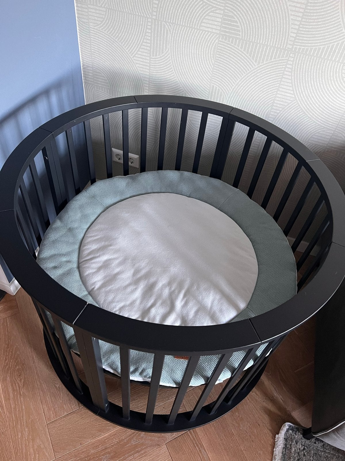 Europe Baby Box Zwart - Rond, Ophalen, Gebruikt, Ledikant