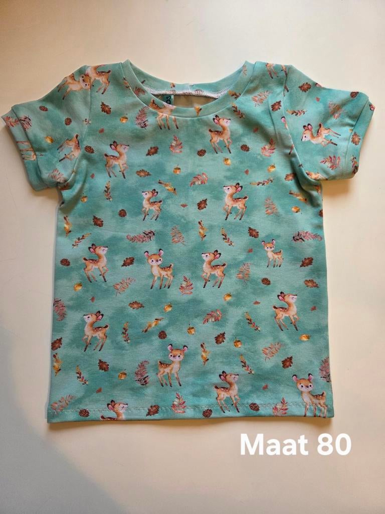 Handgemaakt tshirt met hertjes, Kinderen en Baby's, Babykleding | Maat 80, Ophalen of Verzenden, Nieuw, Jongetje of Meisje, Shirtje of Longsleeve