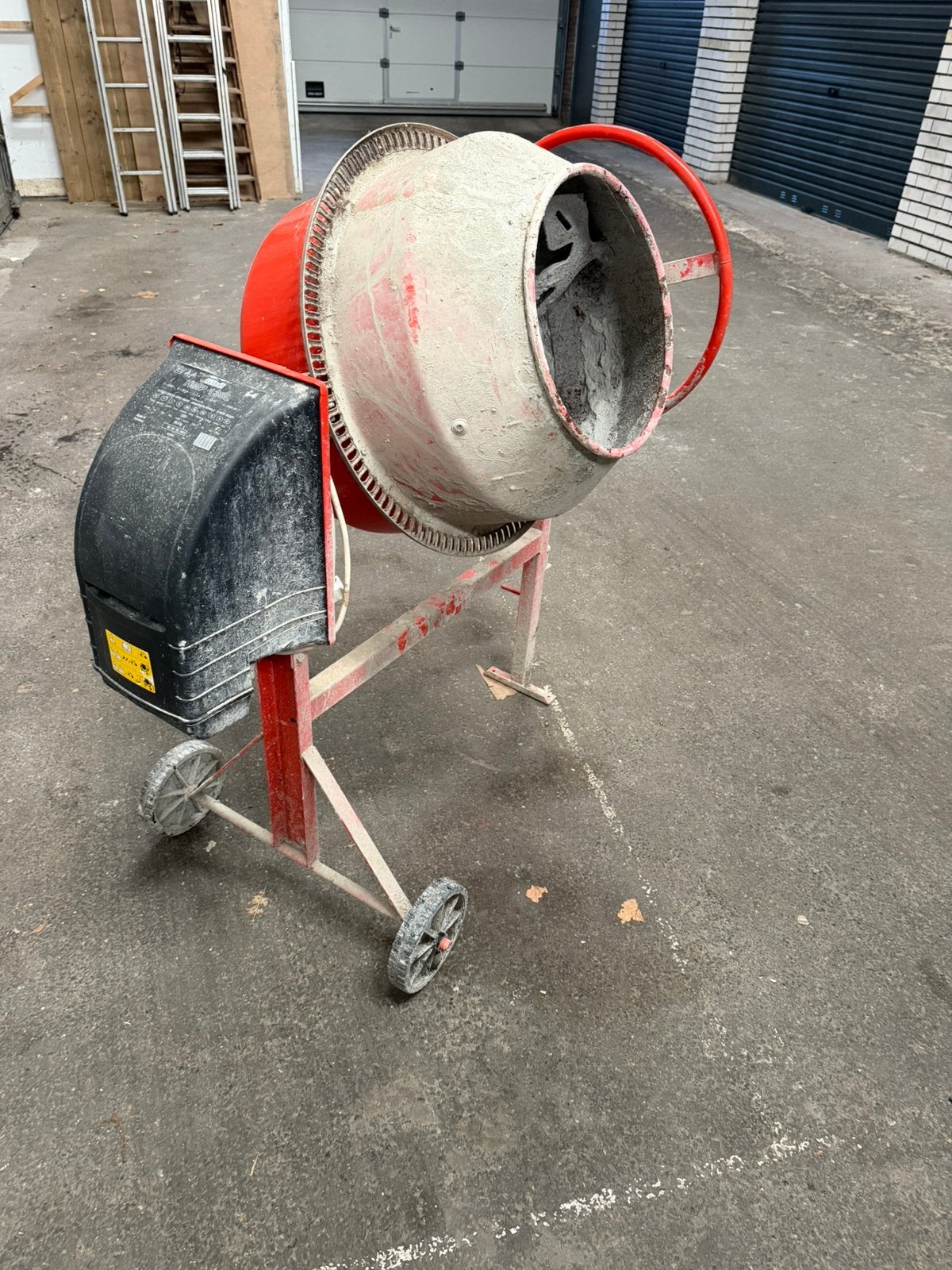 Betonmolen altrad hmp 135l inhoud 130 liter, Ophalen, Zo goed als nieuw