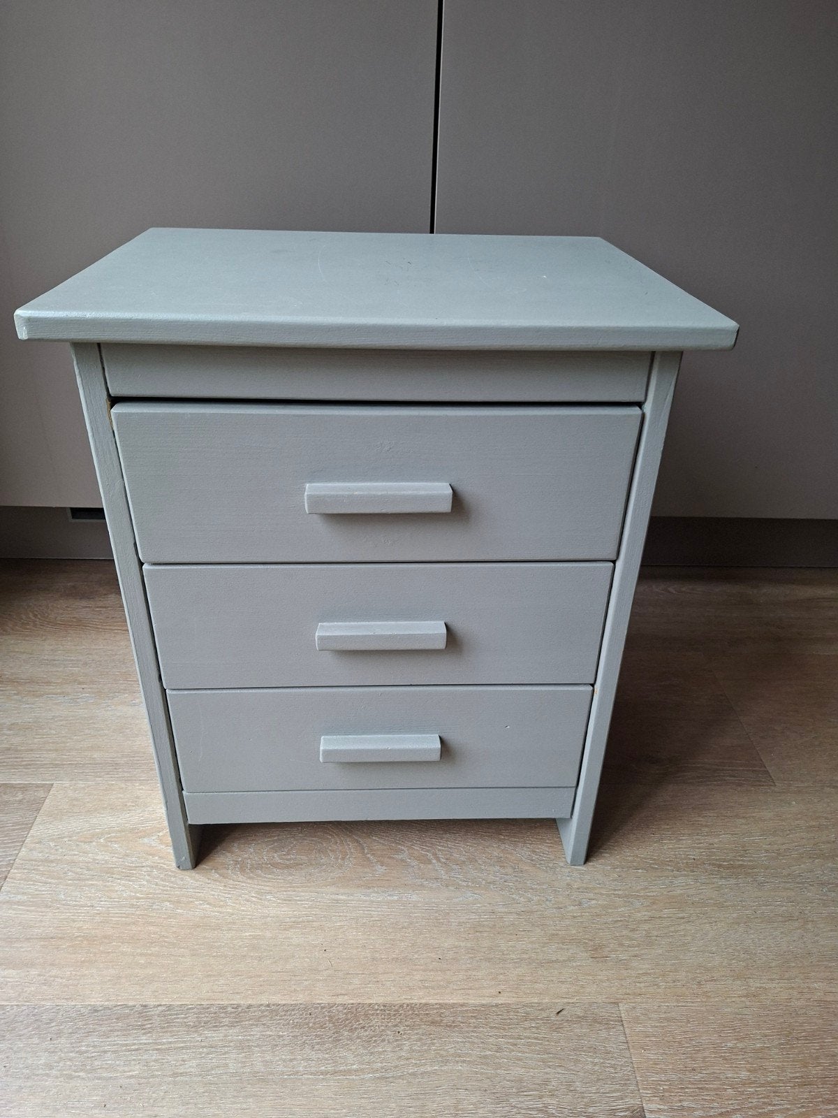 Grijs, houten ladekastje/nachtkastje, Ophalen, Minder dan 50 cm, Gebruikt, 3 of 4 laden