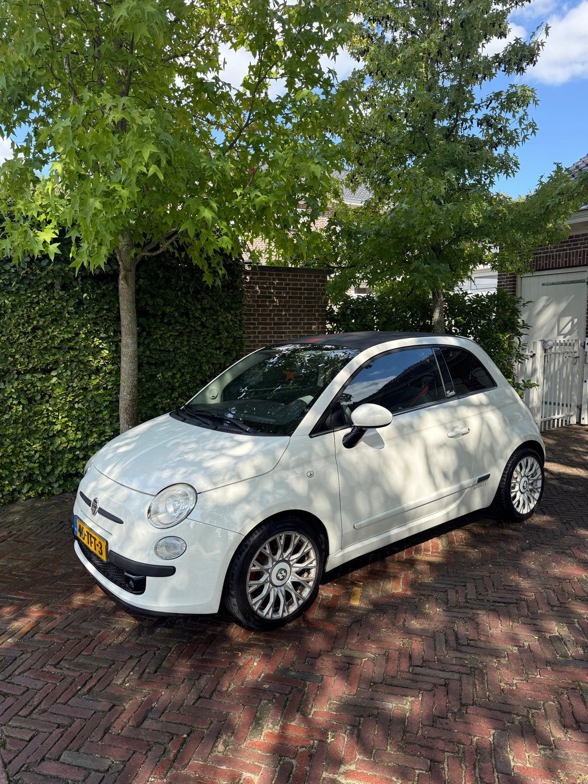 Fiat 500C Gucci edition, 31 €/maand, Cabriolet, Wit, Origineel Nederlands
