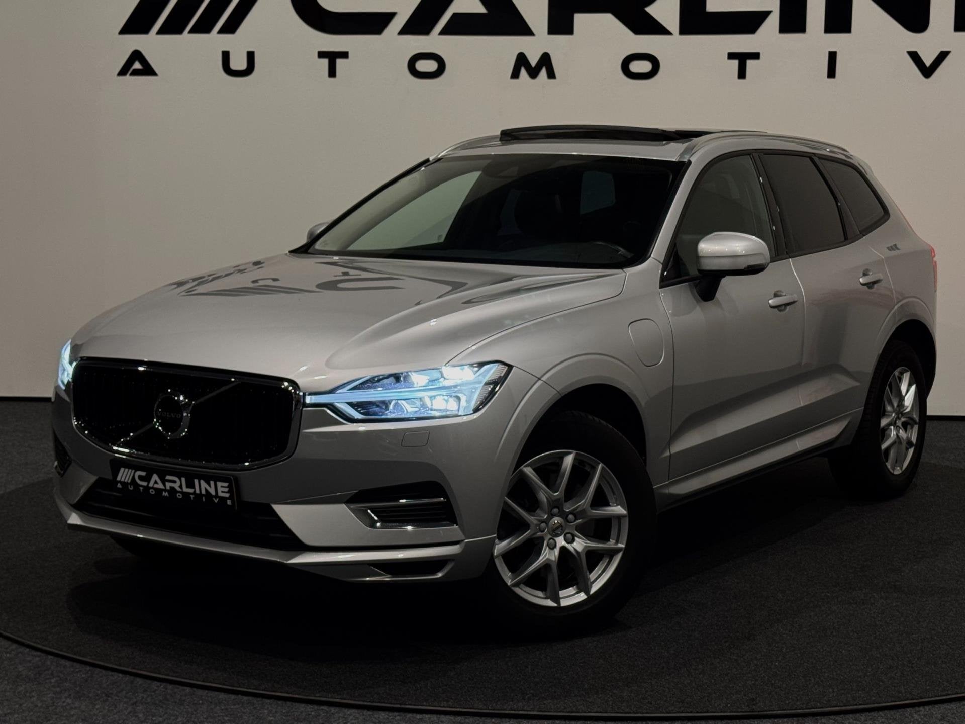 Volvo XC60 2.0 T8 Twin Engine AWD Momentum HYBRIDE PANORAMA, Auto's, Dealer onderhouden, Gebruikt, 1969 cc, 320 pk