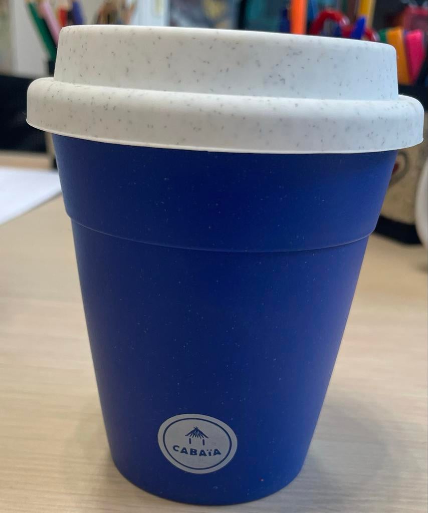 Cabaia Herbruikbare Koffiebeker - Blauw met Wit Deksel, Ophalen of Verzenden, Zo goed als nieuw, Wit, Beker of Kan