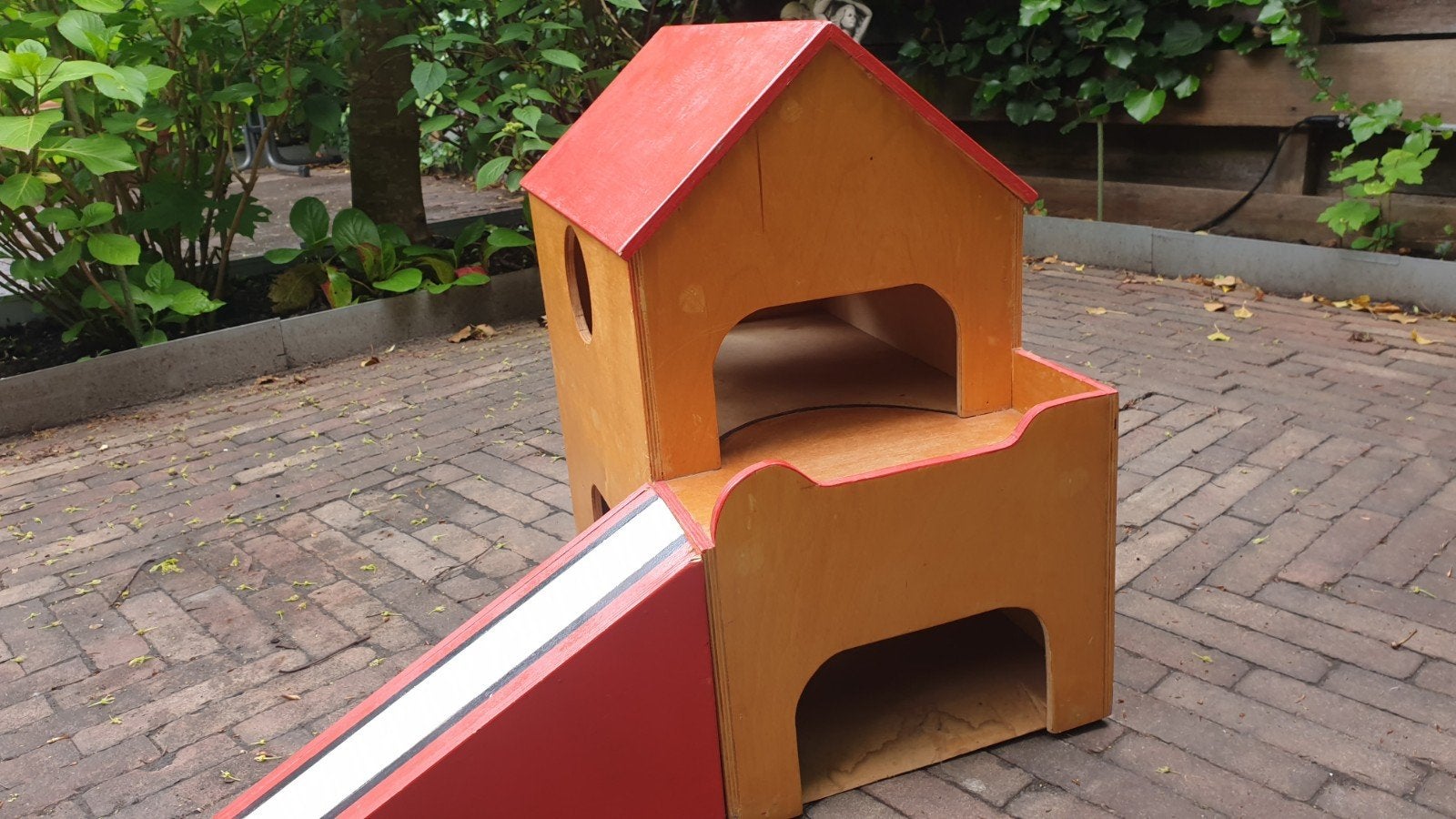 Houten garage met oprijbaan, Ophalen
