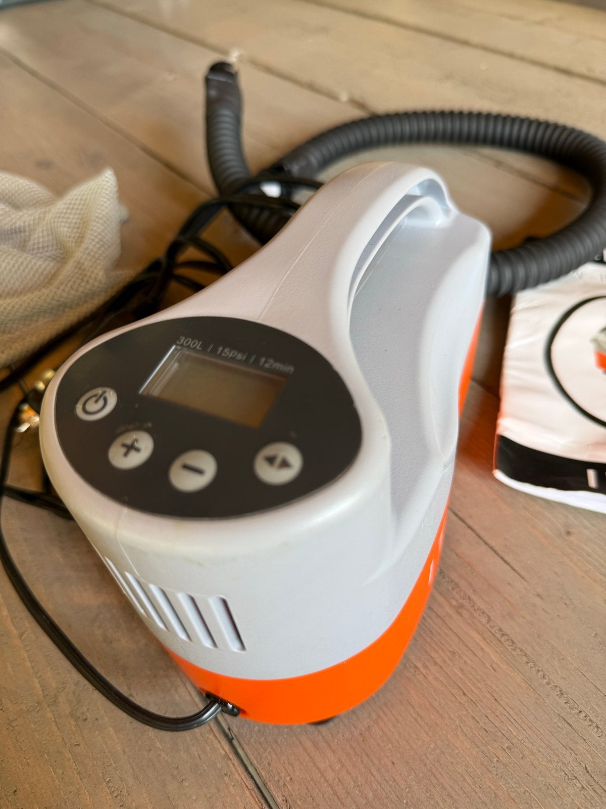 Itiwit 12V elektrische pomp voor opblaasbare SUP/kajak, Watersport en Boten, Suppen, Ophalen of Verzenden, Zo goed als nieuw