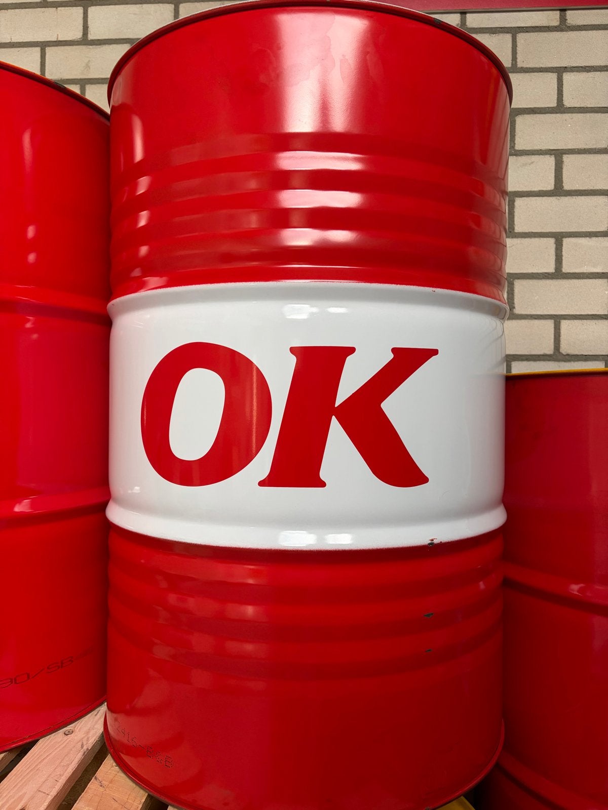 4 stuks: 2 OK vaten en 2 Shell vaten 10.-, Ophalen