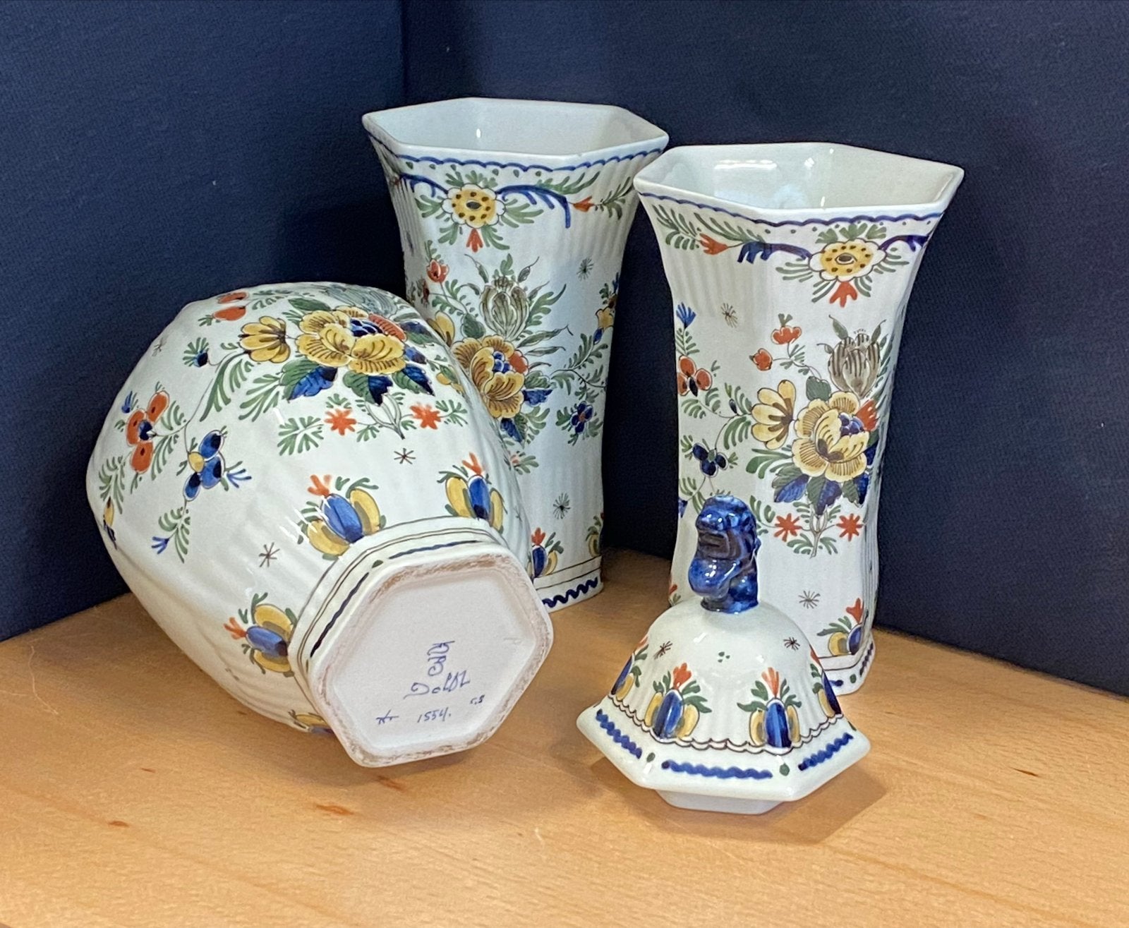 Handgeschilderd Kaststel - "Oud Delft" (Polychroom), Antiek en Kunst, Ophalen of Verzenden