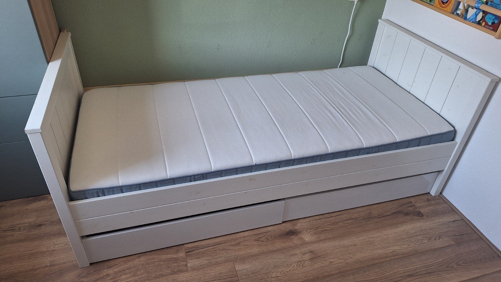 Bed met matras en twee lades - matras, zo goed als nieuw, Ophalen, Gebruikt, 90 cm, Eenpersoons