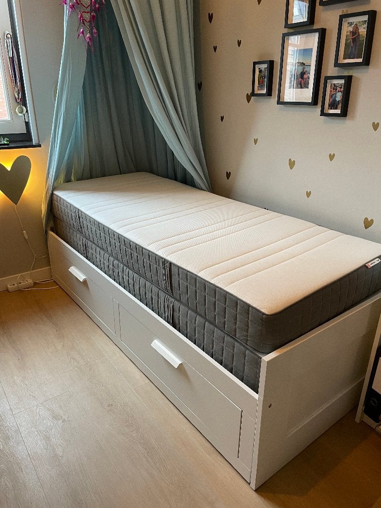 Ikea Brimnes uitschuifbaar bed met matrassen, Huis en Inrichting, Slaapkamer | Bedden, Ophalen, Strak, Verstelbaar, Eenpersoons