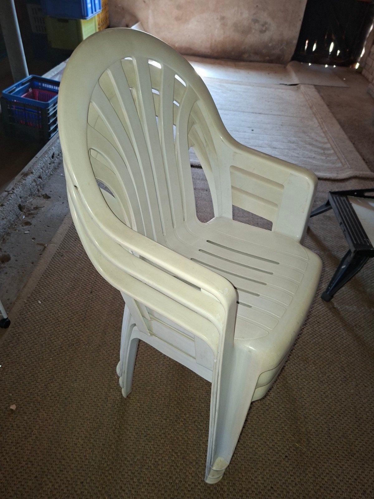 3 nette en stevige stapelstoelen, Ophalen, Kunststof, Gebruikt, Drie