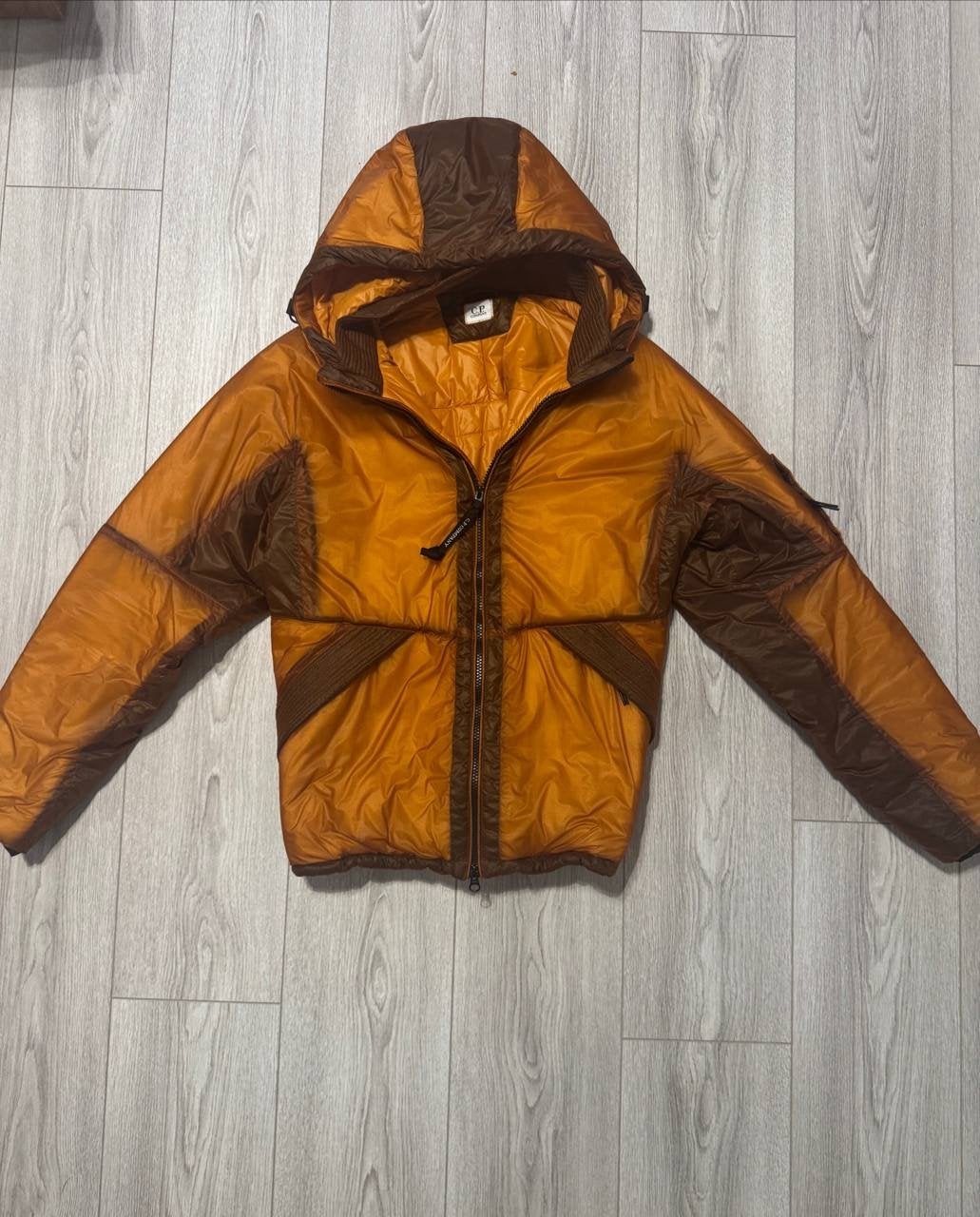 C.P. Company Outline Primaloft Jas Maat M - Zo goed als nieu, Ophalen of Verzenden, Zo goed als nieuw, Oranje
