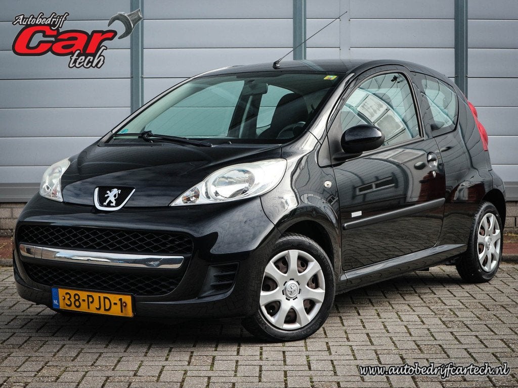 Peugeot 107 1.0-12V Millesim 200 | Airco | Toerenteller | Ce, Auto's, Voorwielaandrijving, Euro 5, Stof, Gebruikt