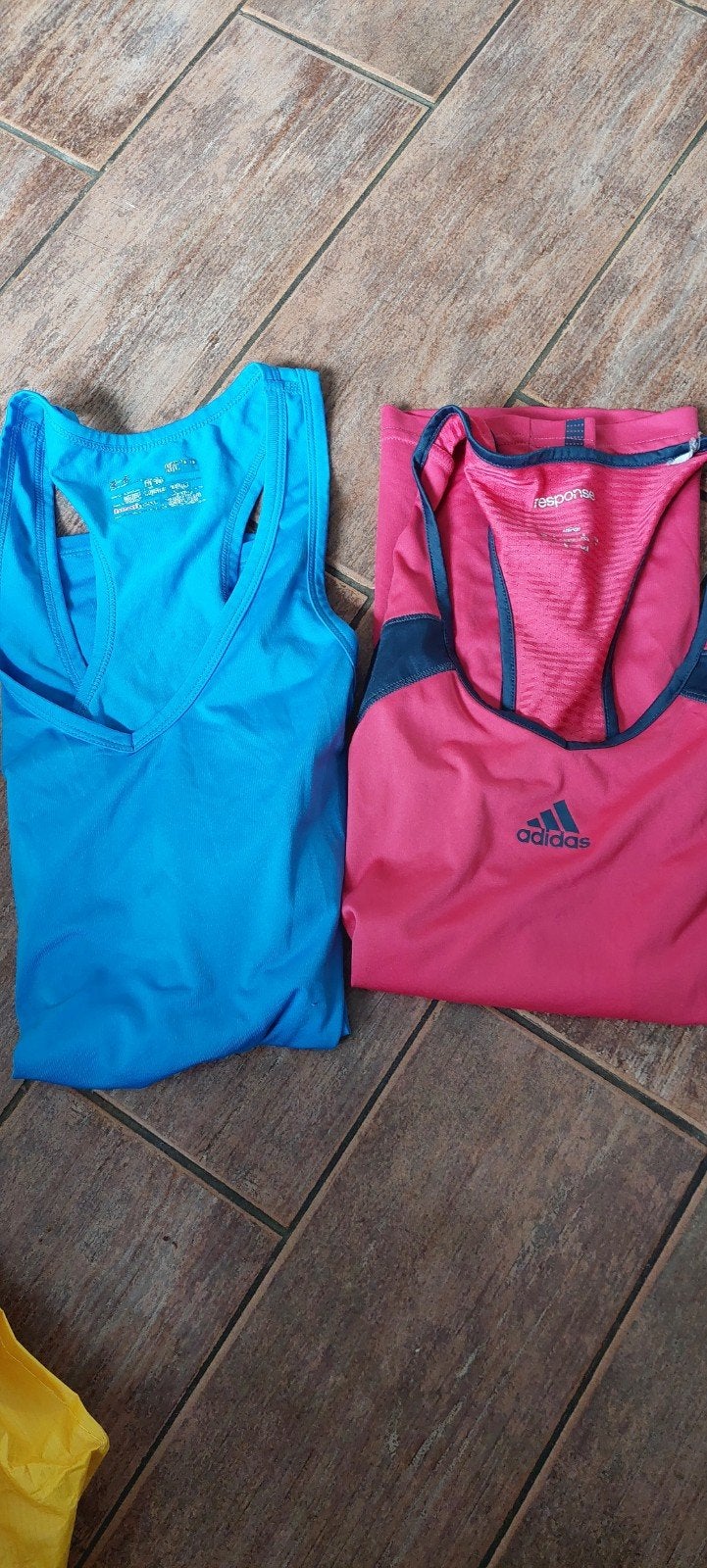 2 sportshirts s, Kleding | Dames, Sportkleding, Ophalen of Verzenden, Zo goed als nieuw