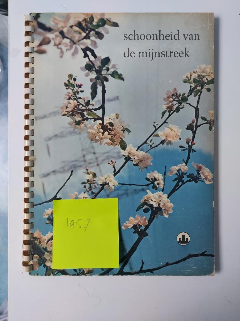 DSM kalenderreeks 1957–1996 (38 stuks) – Limburgs erfgoed, Diversen, Kalenders, Ophalen of Verzenden, Maandkalender, Gebruikt