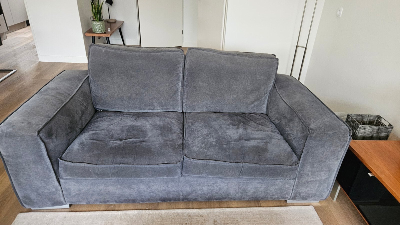2 Comfortabele grijze banken 2-1/2 zits, Huis en Inrichting, Ophalen, Gebruikt, Modern en comfortabel, 150 tot 200 cm