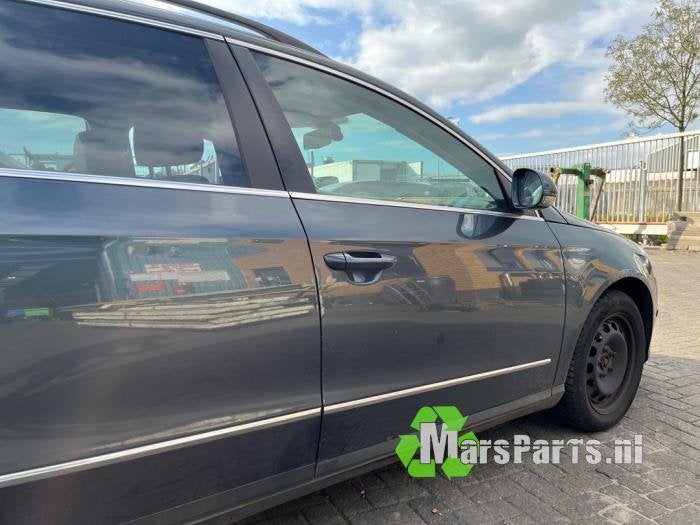 Portier 4Deurs rechts-voor van een Volkswagen Passat (LC5F), Gebruikt, -, -, Ophalen of Verzenden