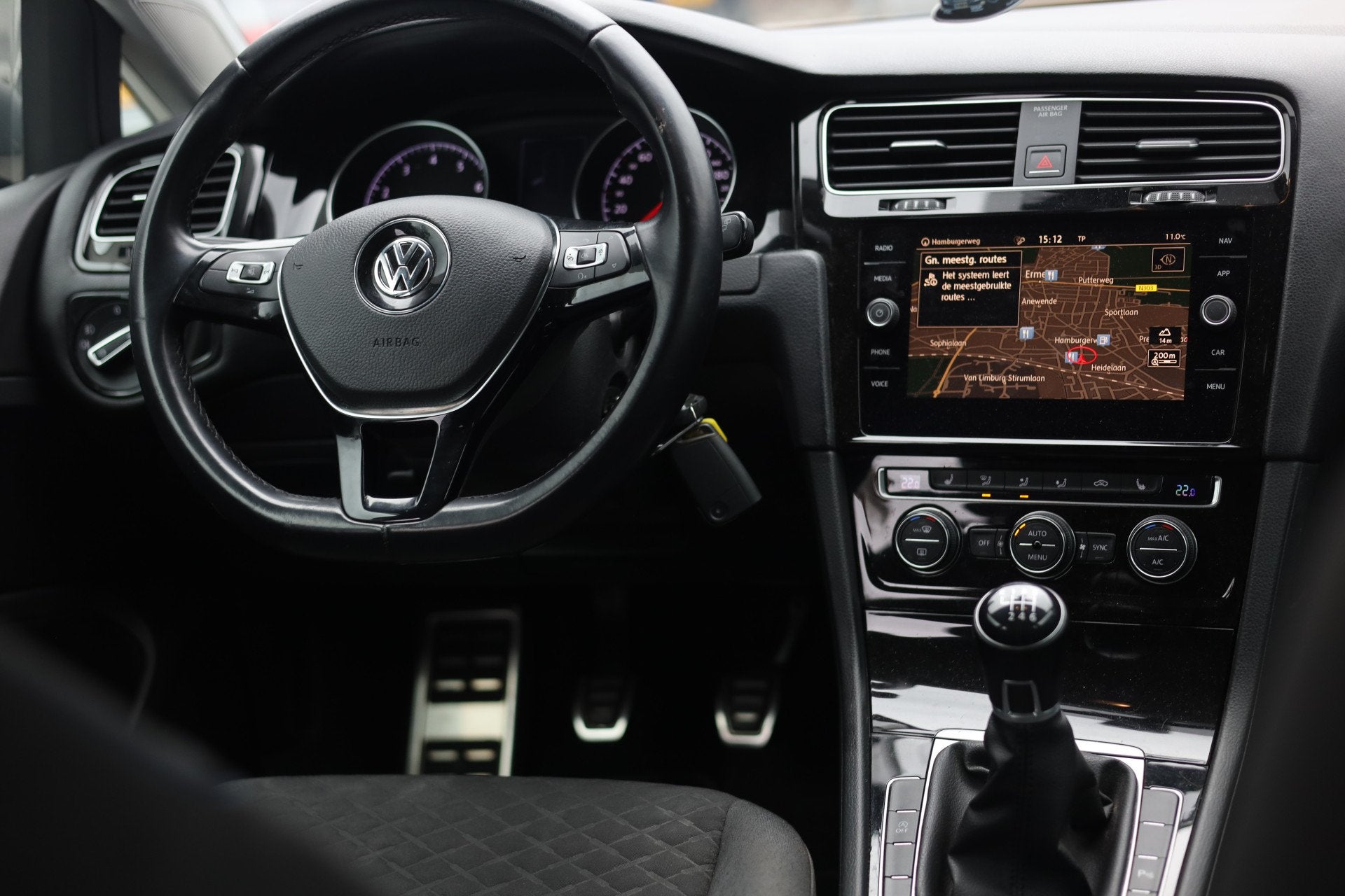 Volkswagen Golf 1.0 TSI COMFORTLINE | NAVI | CARPLAY | TREKH, Auto's, Stof, Wit, Bedrijf, Handgeschakeld