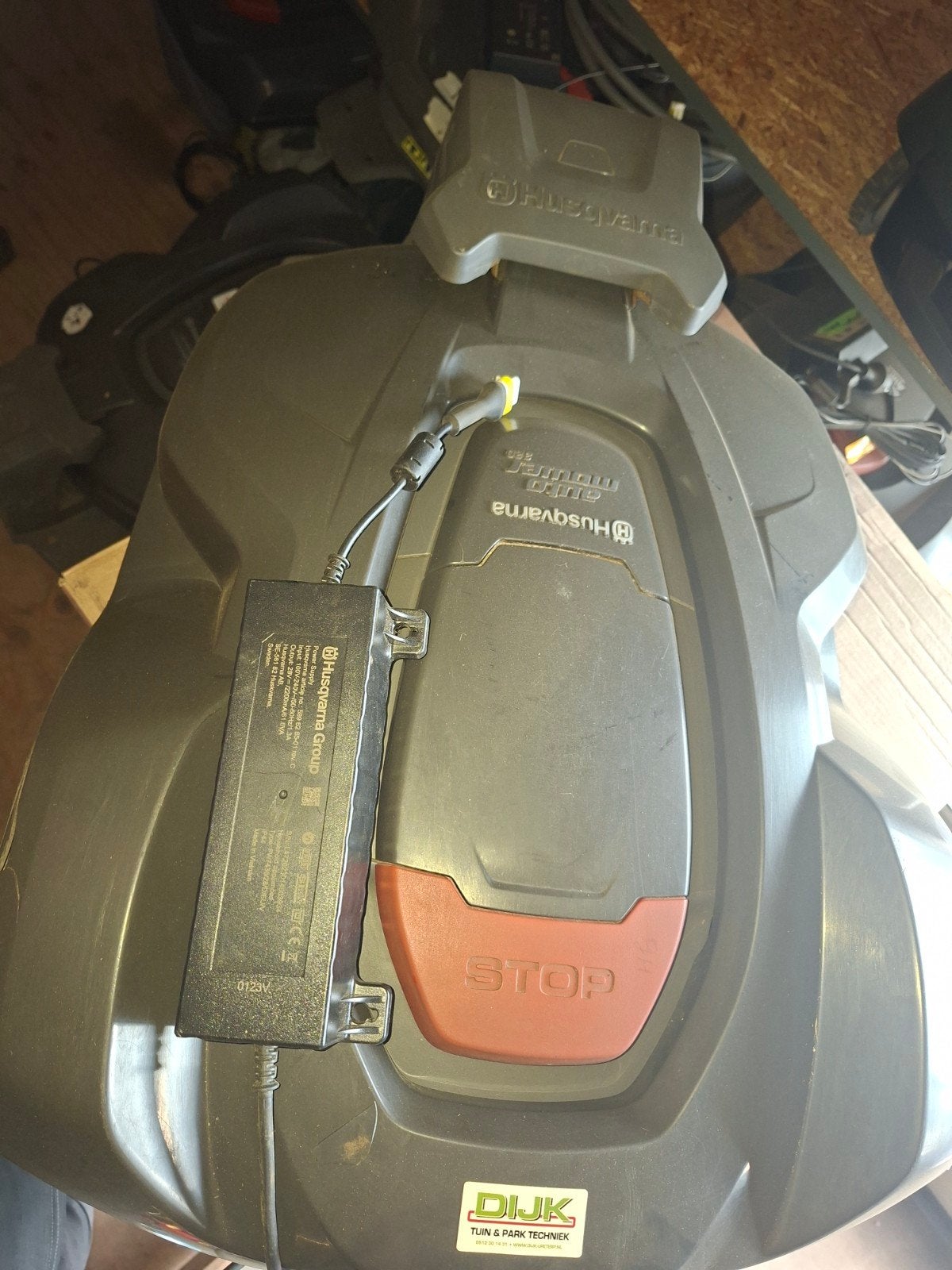 Husqvarna Automower 320 Robotmaaier nagekeken incl. Rapport, Gebruikt, Bestuurbaar via app, Ophalen of Verzenden, 20 tot 25 cm