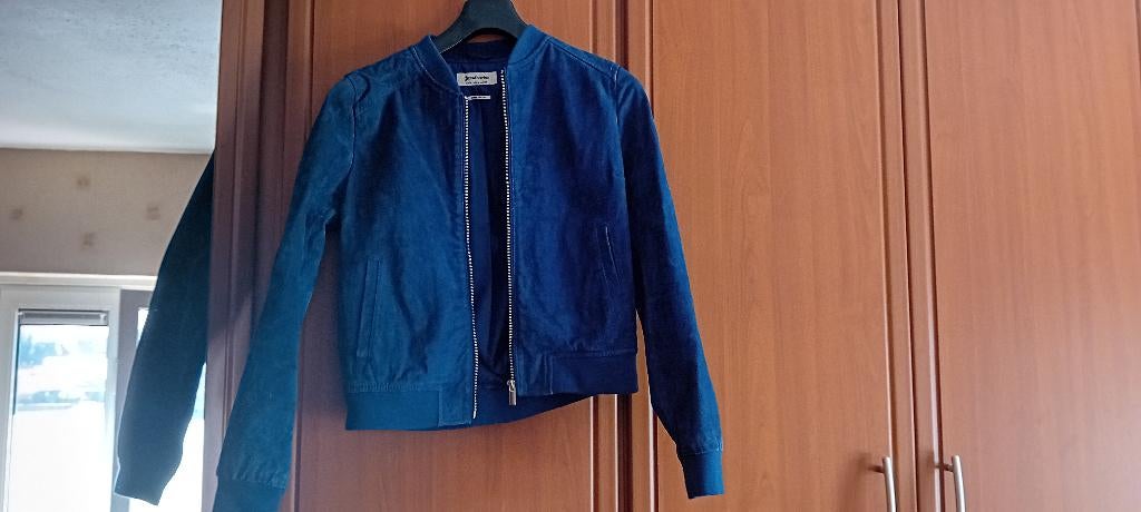 Mooi suede jasje van stradivarius maat M / 38, Kleding | Dames, Maat 38/40 (M), Blauw, Ophalen of Verzenden, Zo goed als nieuw