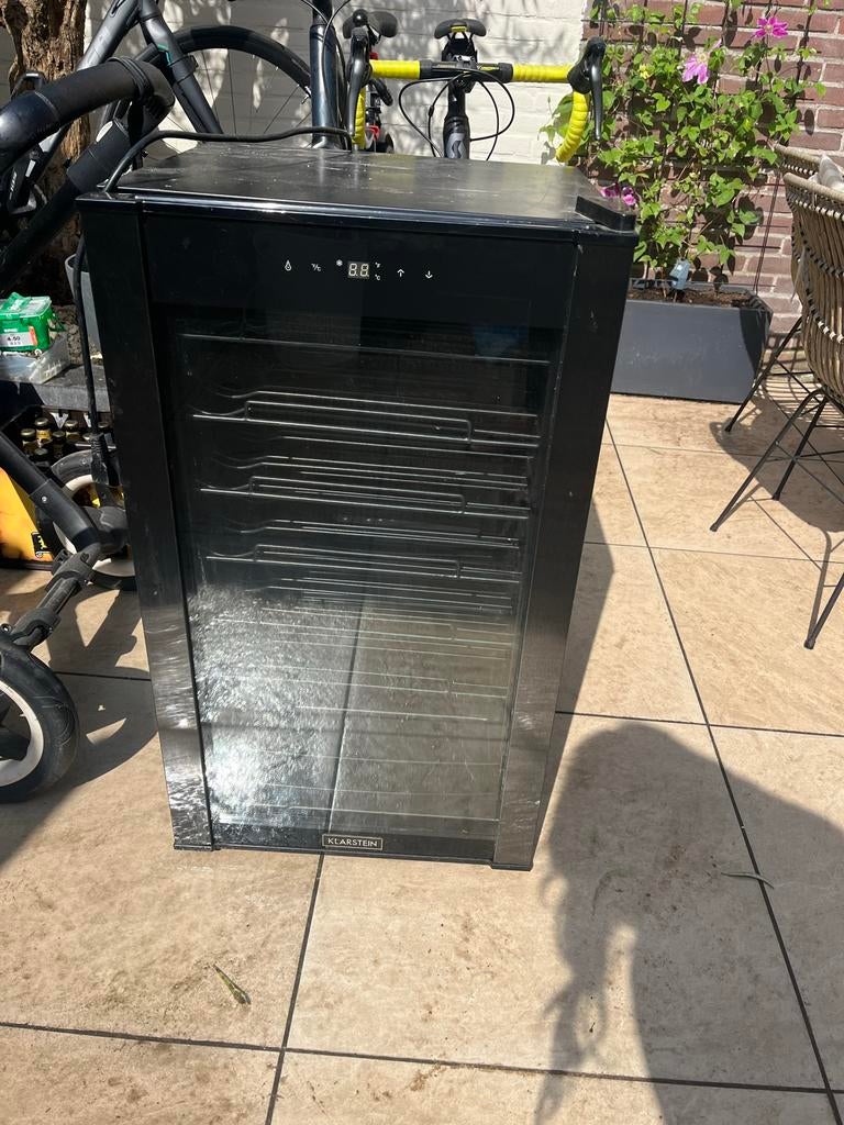 Klarstein Wijnkoelkast 95L - Perfect voor Wijnliefhebbers, 75 tot 100 liter, 45 tot 60 cm, Ophalen, 85 tot 120 cm