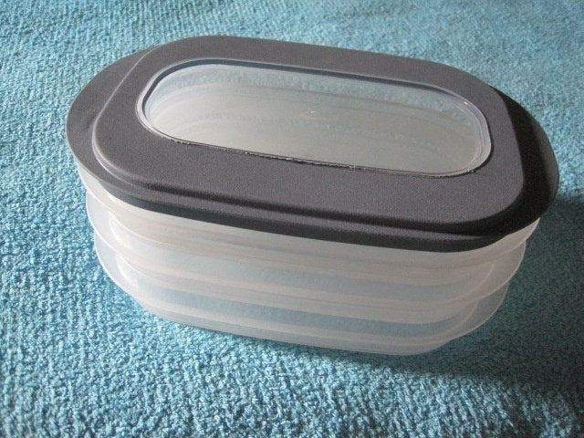 vleeswarenbox. 3 delig met bovendeksel. Sunware., Kunststof, Ophalen of Verzenden, Zo goed als nieuw, Meerkleurig