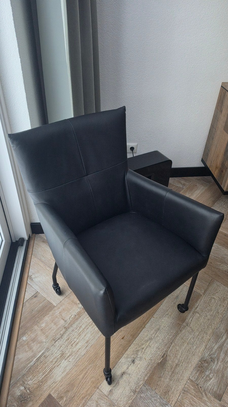 Enzo Luca eetkamerstoelen - Zwart leer, Ophalen, Zwart, Leer, Zo goed als nieuw