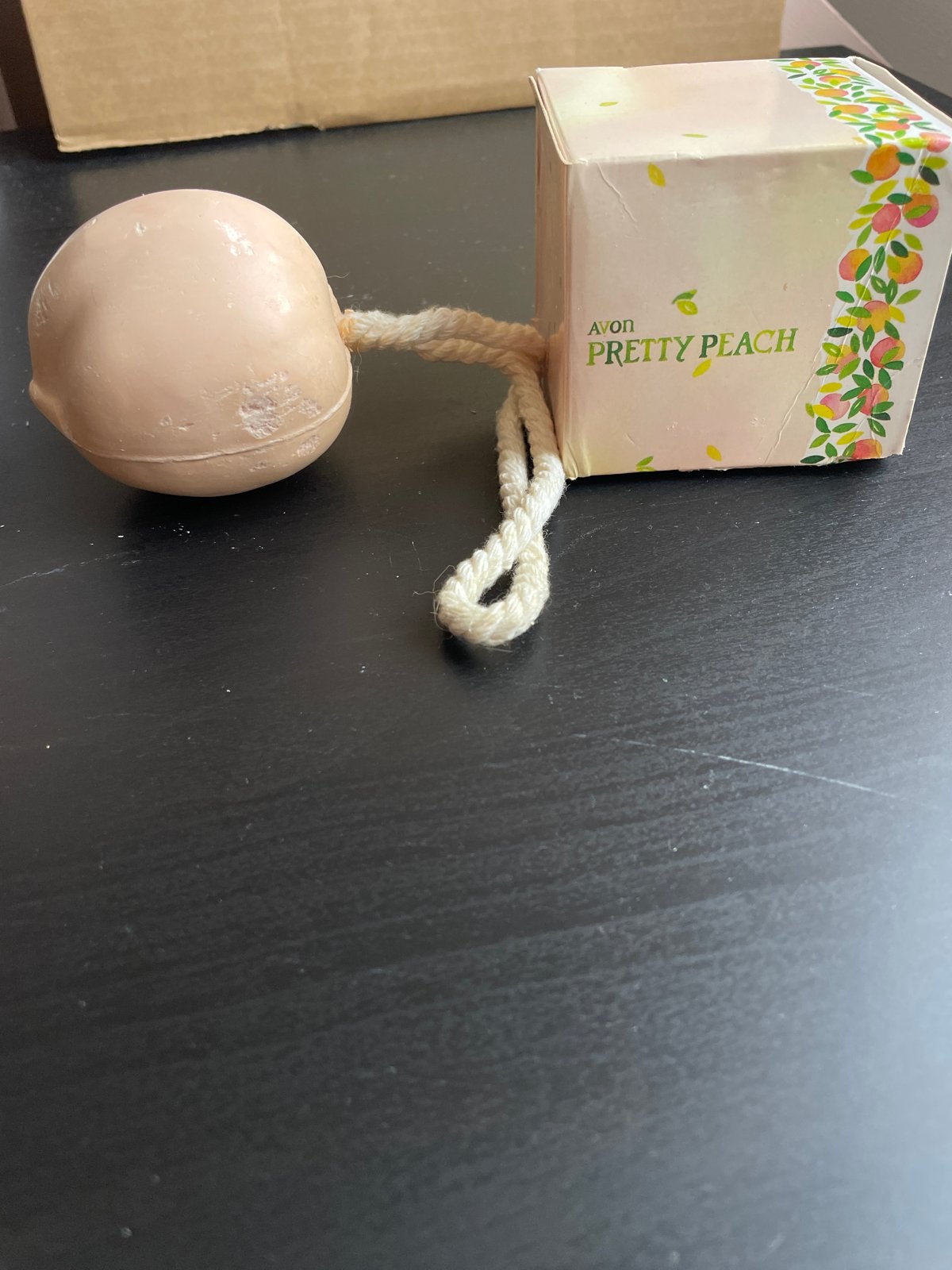 Vintage Avon Pretty Peach Zeep aan Touw - Beschadigd, Ophalen of Verzenden, Gebruikt