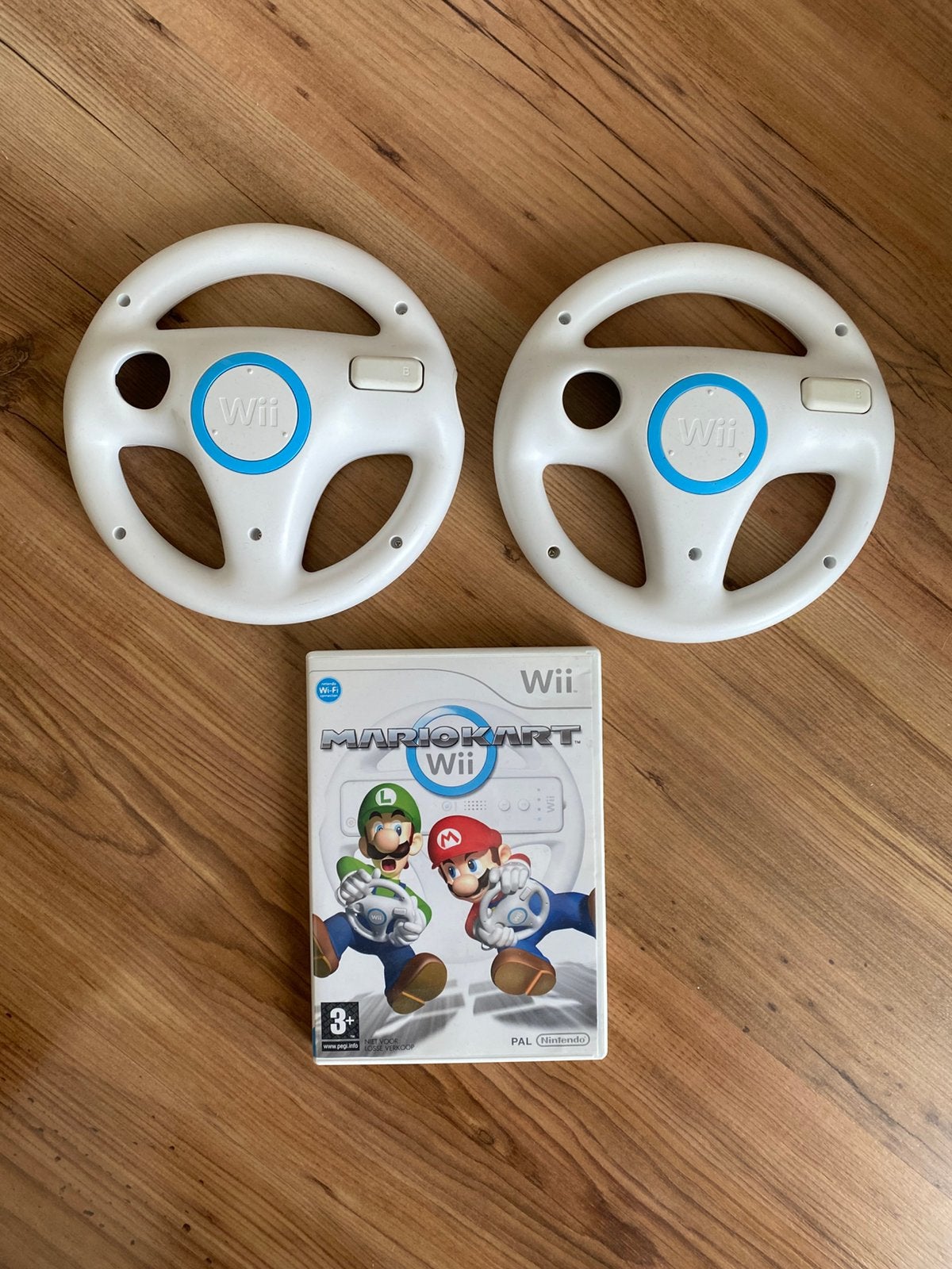 Mario Kart Wii + 2 originele stuurtjes, Computers en Software, Overige Computers en Software, Ophalen of Verzenden, Zo goed als nieuw