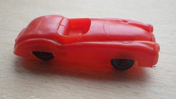 Poppenhuis: Jaren 70 Autootje, Verzamelen, Poppenhuizen en Toebehoren, Ophalen of Verzenden, Nieuw, Poppenhuis