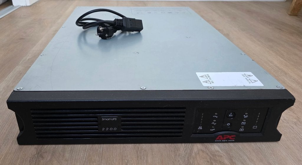 APC Smart-UPS 2200 VA Rackmount (2U), Ophalen, Gebruikt