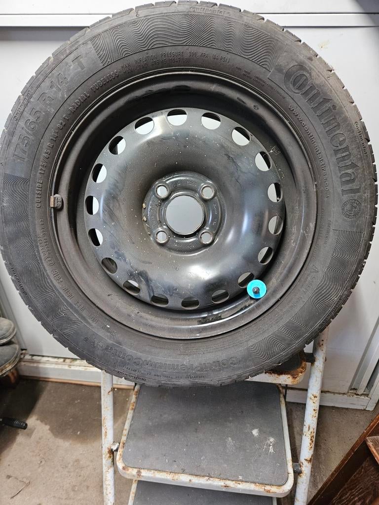 Continental zomerbanden op stalen velg 175/65 R14 VW Up, Auto-onderdelen, Banden en Velgen, Ophalen, 14 inch, Gebruikt, 175 mm