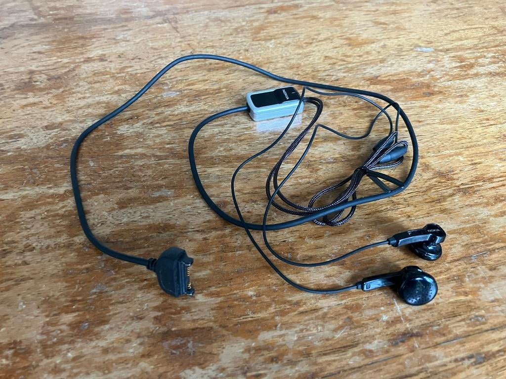 Nokia HS-23 Headset Pop-Port - oortjes - earbuds, Zwart, Zo goed als nieuw, In oorschelp (earbud), Microfoon