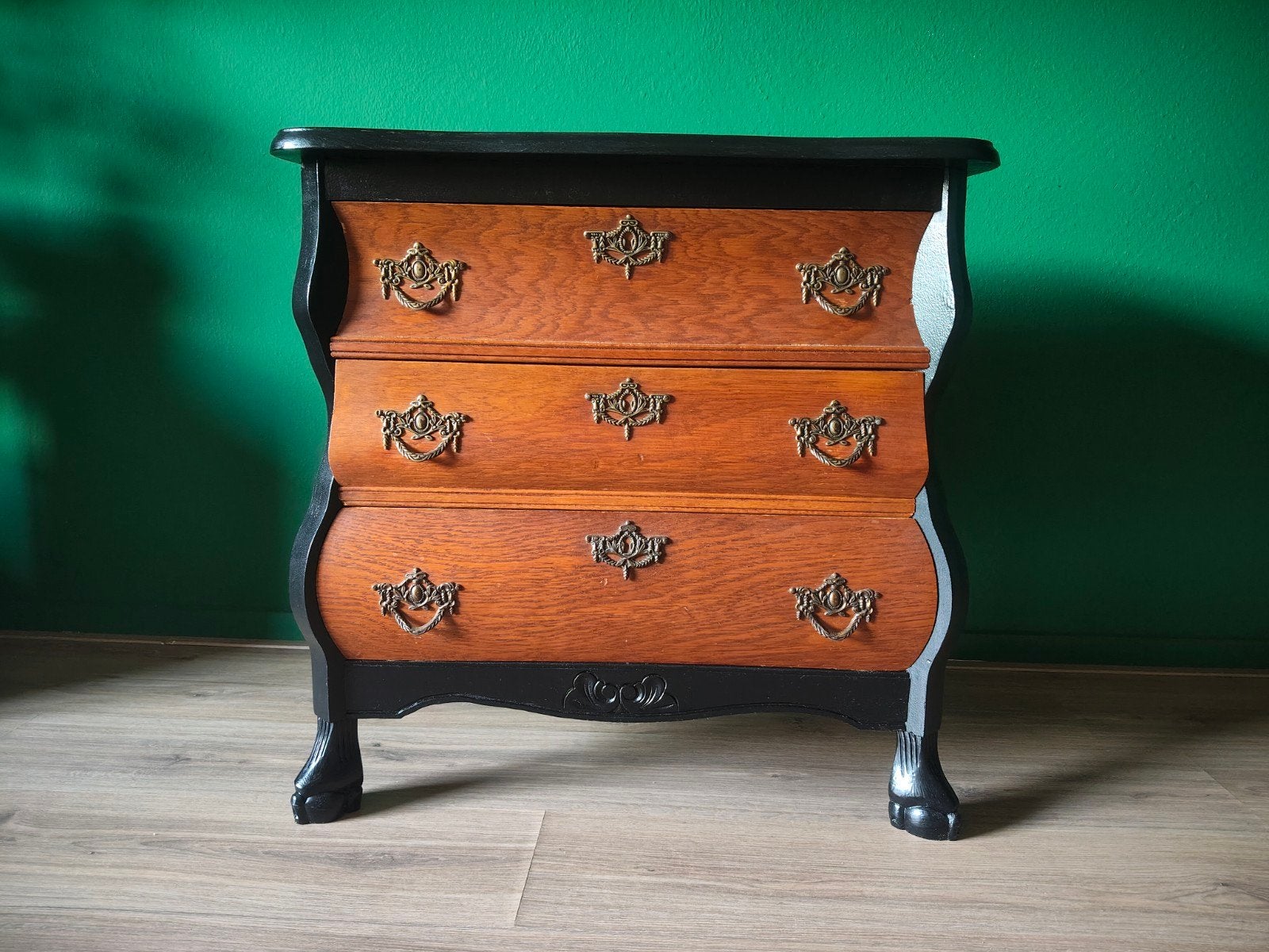 Antieke commode / buikkastje met 3 lades - Zwart en Hout, Ophalen