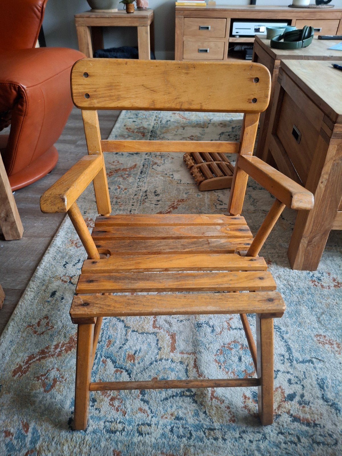 Vintage houten kinderstoel met armleuningen, Ophalen