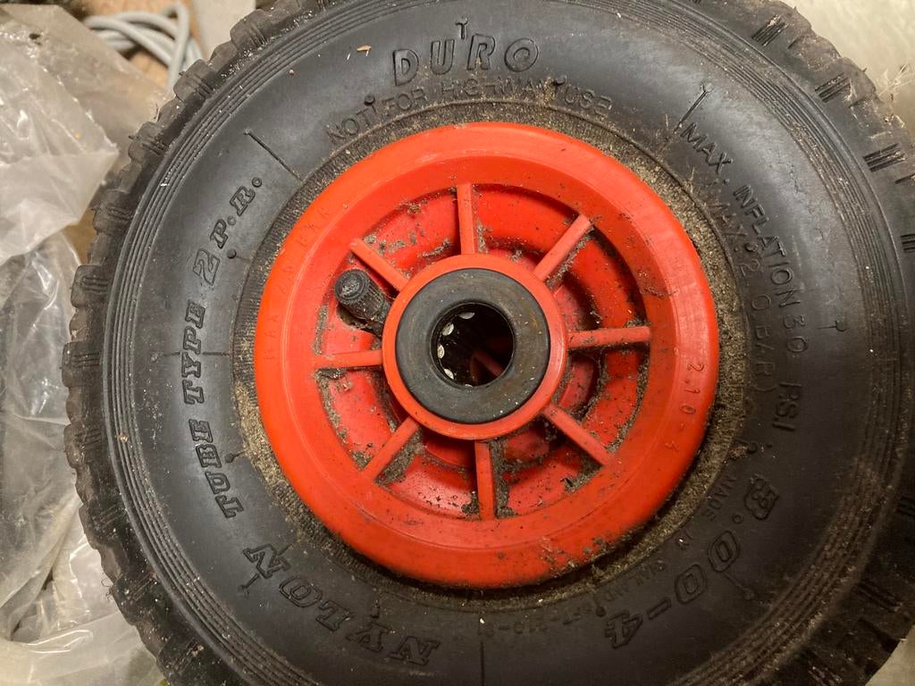Luchtbandjes plm 23 cm, Tuin en Terras, Kruiwagens, Zo goed als nieuw, Ophalen of Verzenden