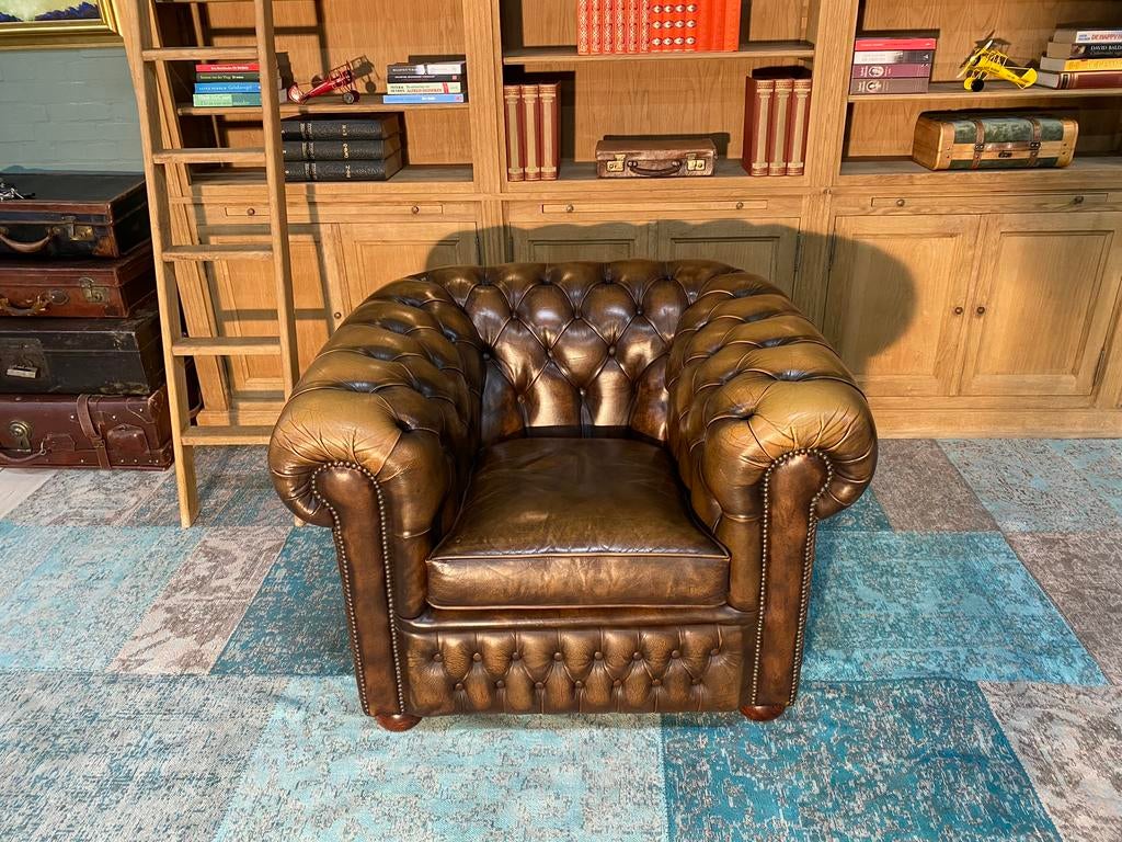 Engelse Chesterfield club fauteul goudbruin, Ophalen of Verzenden, Zo goed als nieuw, 75 tot 100 cm