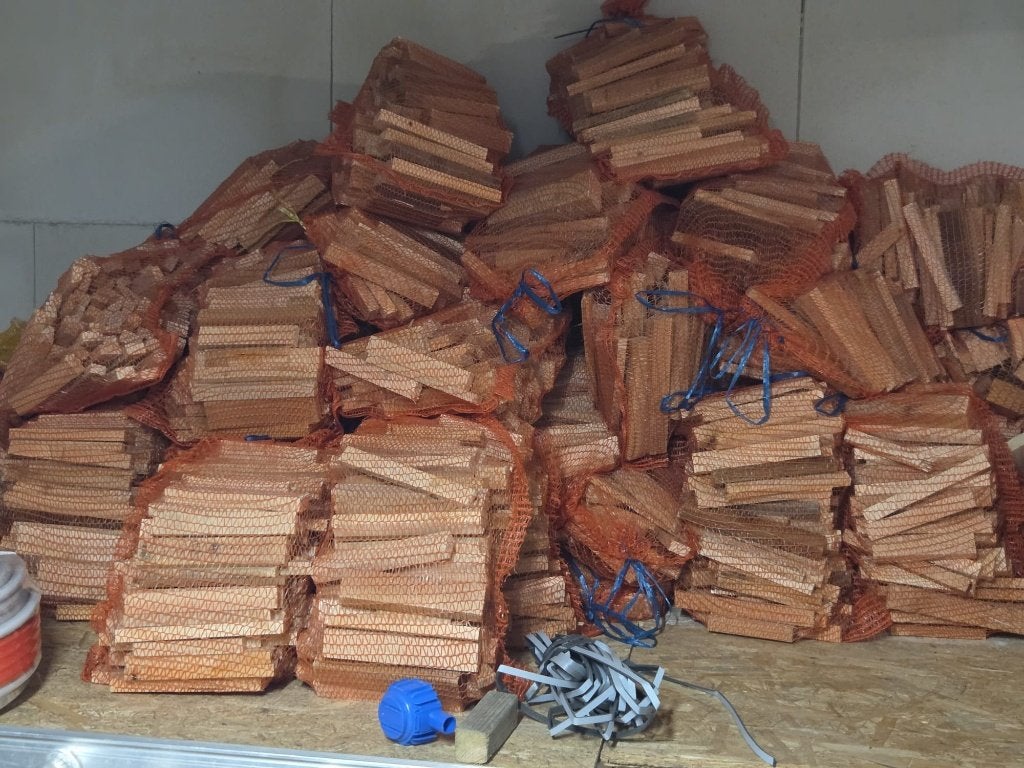 Zakken aanmaakhout te koop!, Minder dan 3 m³, Ophalen, Overige houtsoorten, Blokken