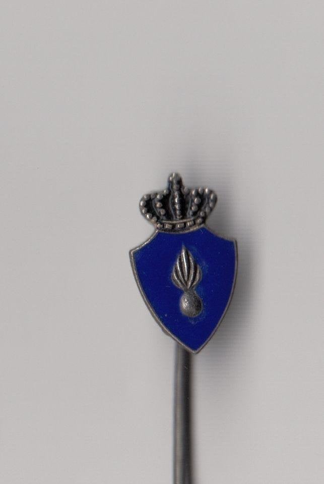 KMAR emaille embleem speldje, Niet vindbaar, Niet vindbaar, Marechaussee, Nederland