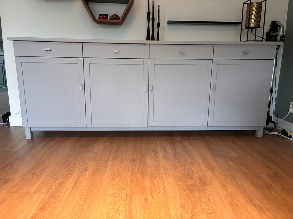 Gratis; grijze dressoir met veel opbergruimte, Ophalen, Gebruikt, 200 cm of meer, Met lade(s)