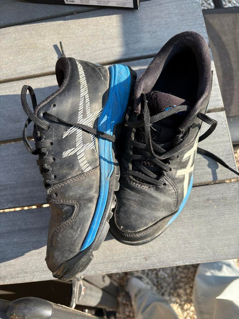 ASICS Hockeyschoenen - Zwart/Blauw - Maat 35, Sport en Fitness, Hockey, Gebruikt, Schoenen, Ophalen of Verzenden