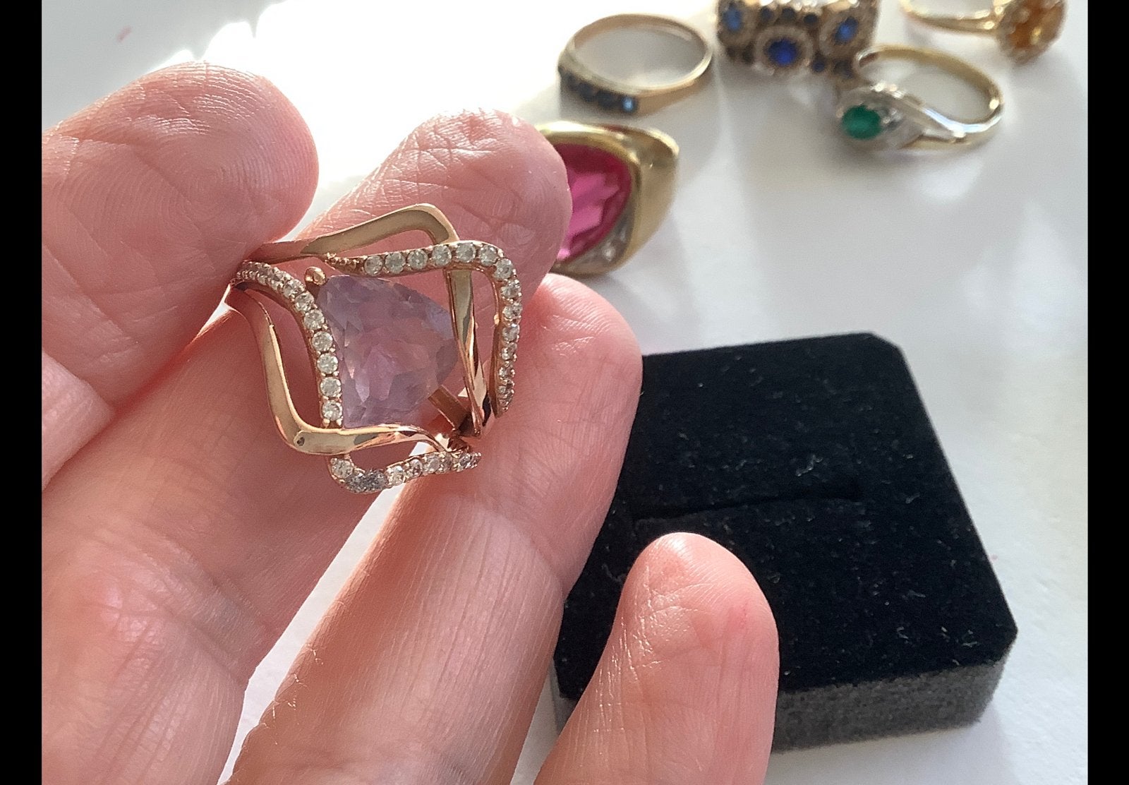 Bijzonder gouden ring edelstenen Amethist Saffier 14 k goud, Verzenden, Zo goed als nieuw, 17 tot 18, Met edelsteen