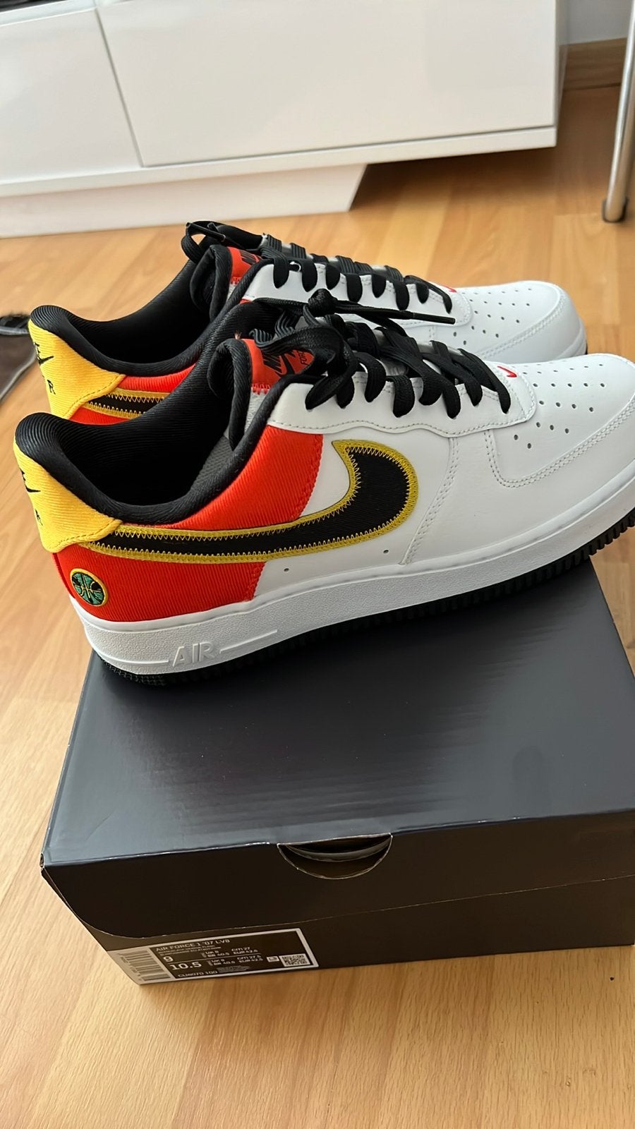 Nike Air Force 1 '07 LV8 - Wit/Zwart/Oranje, Wit, Nieuw, Ophalen of Verzenden, Sneakers of Gympen