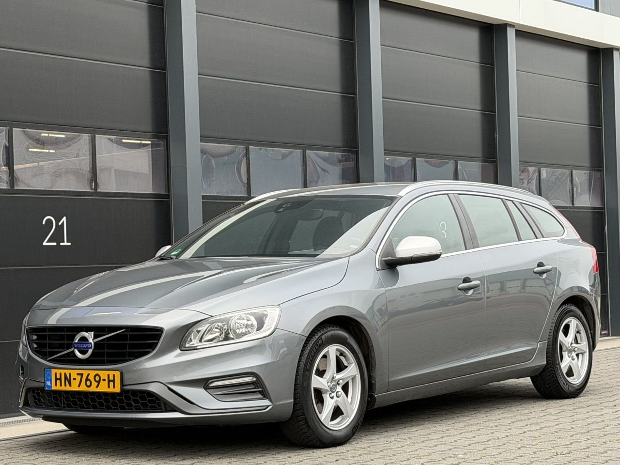 Volvo v-60 2.0 D3 R-Design Navi Clima PDC EURO-6 (bj 2015), Euro 6, Origineel Nederlands, Diesel, Zilver of Grijs