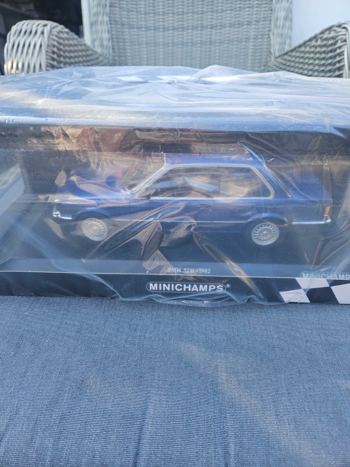 1/18 minichamps bmw e30 323i 1982 1e serie, Hobby en Vrije tijd, Modelauto's | 1:18, Ophalen of Verzenden, Nieuw, MiniChamps