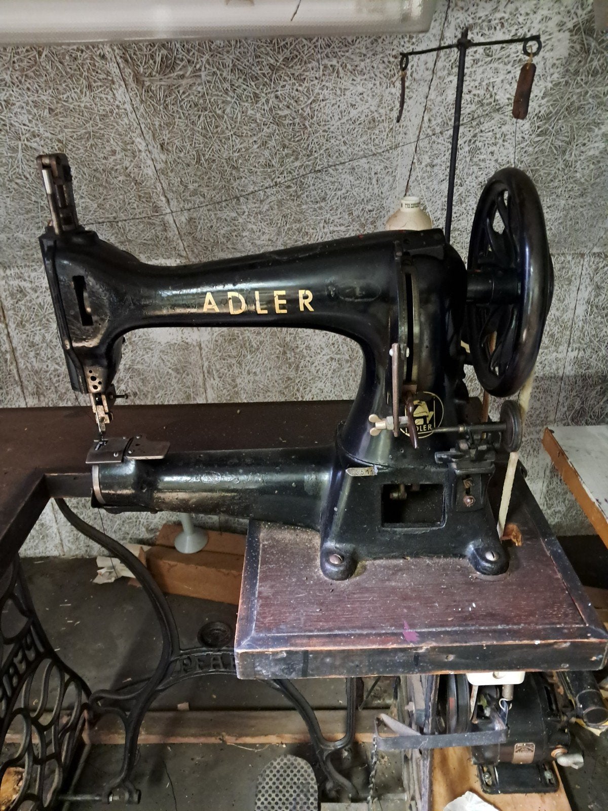 Antieke Adler Naaimachine met Tafel en Pedaal, Antiek en Kunst, Ophalen