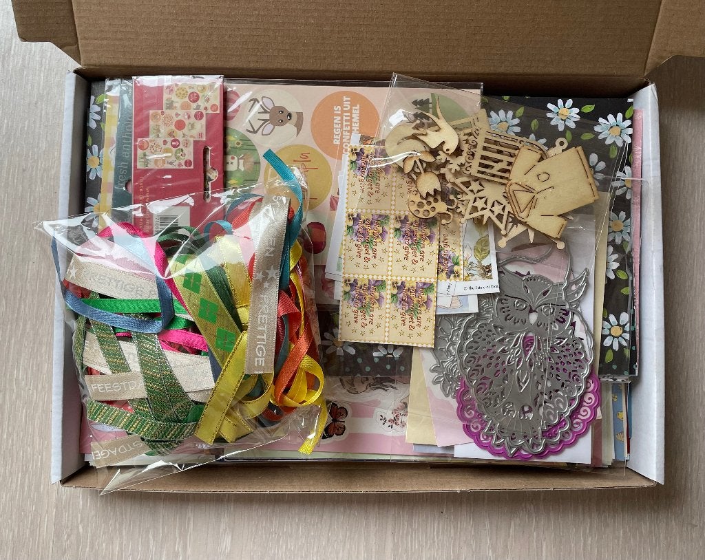 Pakket kaartenmaken: 75 dessinpapier, 20 knipvellen en meer!, Ophalen of Verzenden, Nieuw, Overige thema's, Overige typen